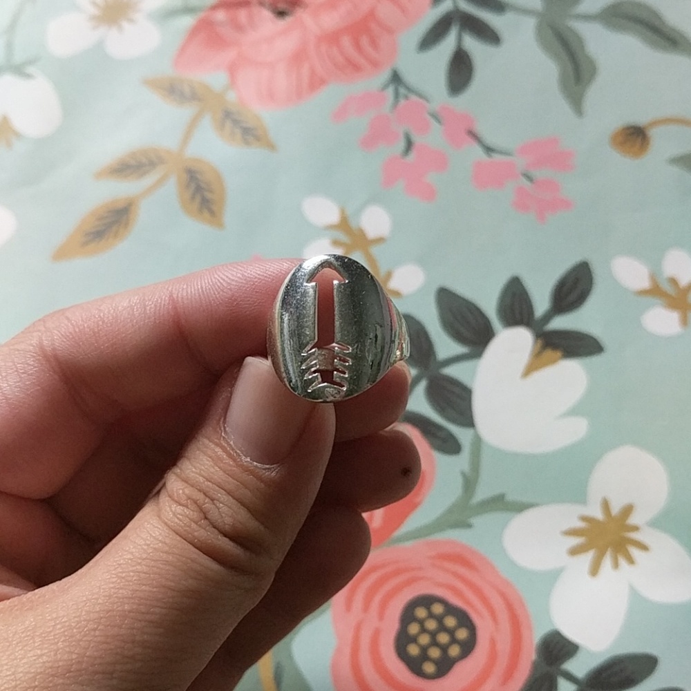 Size 7 silver arrow ring